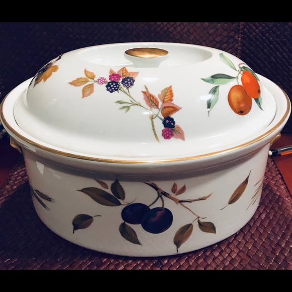 Royal Worcester Evesham covered large dish